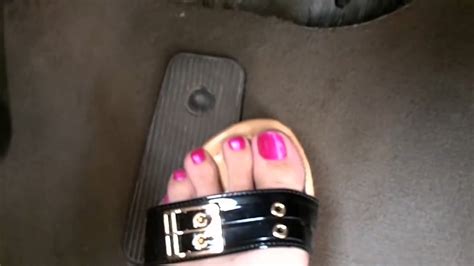 Du willst die geile pedal pumping action sehen? hot pink toes pedal pumping - YouTube