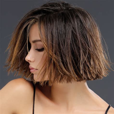 Cheveux lisses et bruns en 2020 | cheveux 1001 + idées de coupe dégradée femme pour choisir le meilleur. gallérie : Les +20 top images de coiffure femme carré mi ...