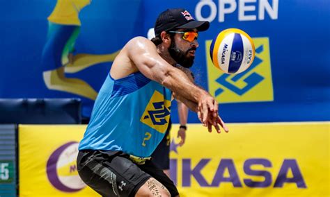 A atriz também já gravou alguns singles, sendo um deles dedicado ao surfista e que levou o nome você. Melhor do Vôlei - Bruno Schmidt