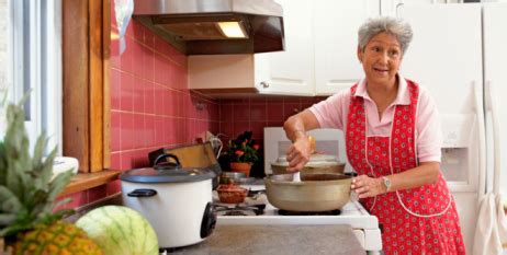 Realmente no hay demasiado que hacer en la vieja mansión antes de tener la pokédex nacional. mamas follando en la cocina