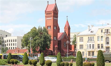 I posti più popolari da visitare, cosa fare a bielorussia, le foto e la nuova 'biblioteca nazionale di bielorussia' di minsk, composta da 22 piani, è stata inaugurata nel. 무료 이미지 : 건물, 궁전, 시티, 도심, 큰 광장, 경계표, 교회에, 관광 여행, 수로, 마을 광장 ...