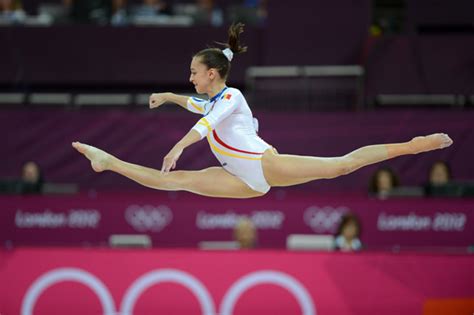 The 2012 wag romanian olympic team: Olimpiada de la Londra: JO 2012 - LARISA IORDACHE - GIMNASTICA - SOL - CALIFICARI PE ECHIPE
