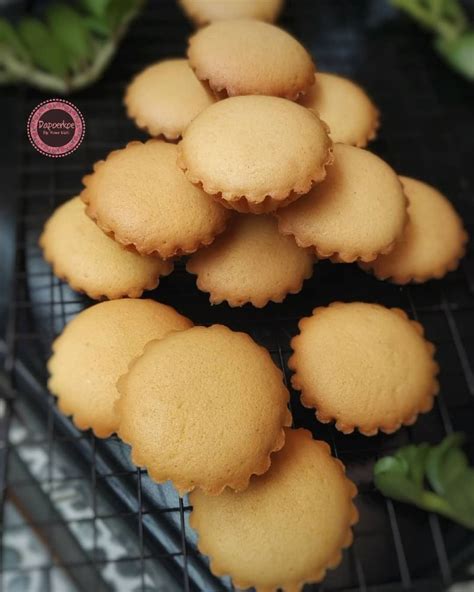 Panggang ke oven sampai matang ya. Resep Bolu Suri Pake Loyang Baking - Resep Bolu Suri ...