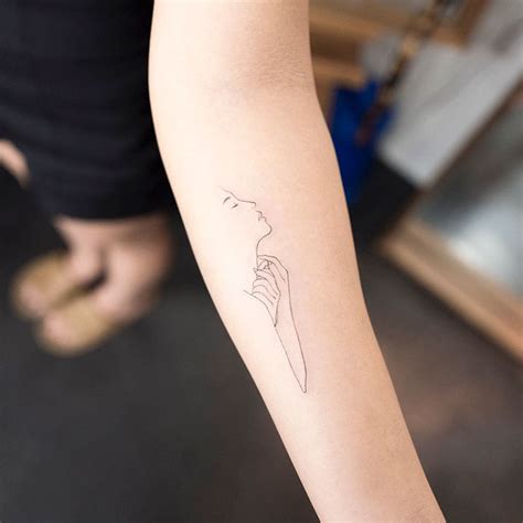 This new style of line tattoos is getting popular among youngsters. This Korean Tattooist's Delicate Tattoos Will Make You ...