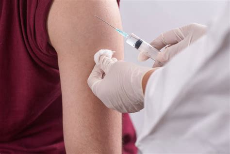 It also can be potentially quite large and thus a now, a covid arm is different from a skin reaction that occurs immediately after vaccination. 'COVID arm' phenomenon - WhiteCoatExchange