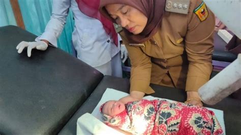 Ketahui arti mimpi anak kecil menurut islam hanya di mimpi sering dianggap sebagai bunga tidur yang terjadi ketika seseorang sedang terlelap. Keren Mimpi Buang Air Besar Di Jalan Raya