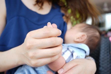 授乳中に乳首を噛まれたときの原因と解決法 | Mama Papa Life ママ ...