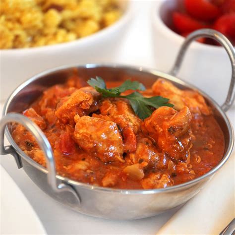 Le poulet tikka massala est un plat qui a pour origine l'inde, et plus précisément la région du tikka signifie « morceaux » et massala « épice ». Poulet tikka masala - Restaurant Indien Taj Mahal Brunoy