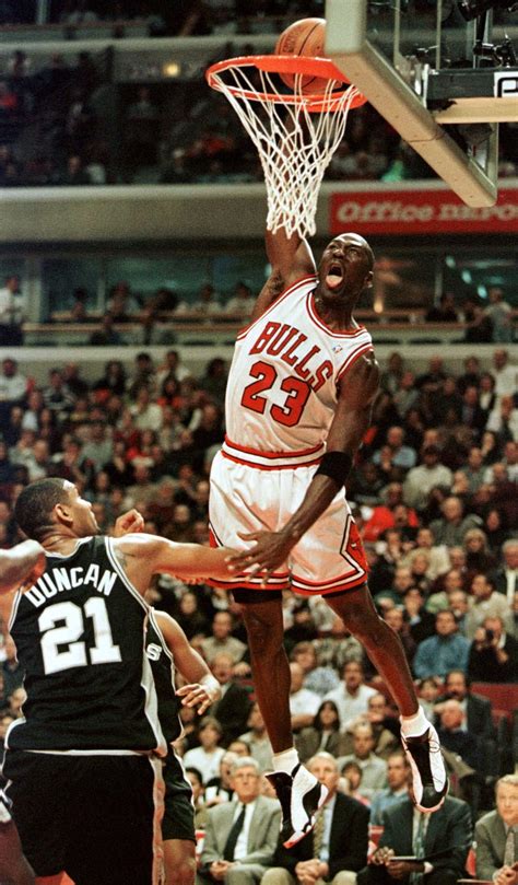 Click here for price, images and more. 23 números de Michael Jordan a 30 años de su primer contrato