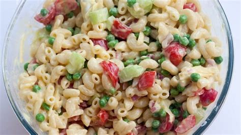 Everybody understands the stuggle of getting dinner on the table after a long day. Low Fat Pasta Salad with Vegetables - Life Sew Savory