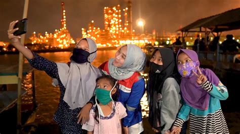 Documents similar to pertamina cilacap. Pertamina Cilacap Dorong Wisata Malam Kutawaru | Pertamina