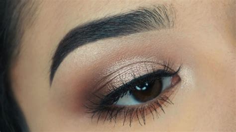 La clave de este maquillaje esta en darle una buen difuminado. Como Aplicar Sombras | Principiantes | Tutoriales de ...