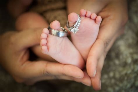 If you want to top and tail your newborn, you can do this by washing them using cotton wool and bowls of warm water. 10 Safe Newborn Photoshoots To Try (And 5 Unsafe Ones ...