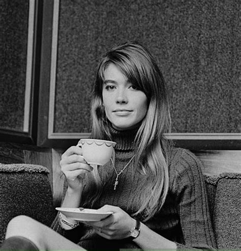 J'aime beaucoup mon amie la rose ! Françoise Hardy | Beatnik style, French girl, Style icons