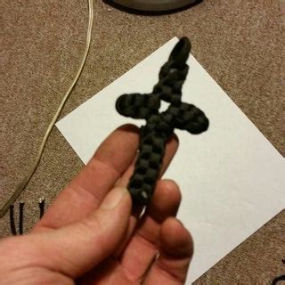 How to make a paracord bracelet? Paracord Cross (Square Braid) : 10 Steps - Instructables