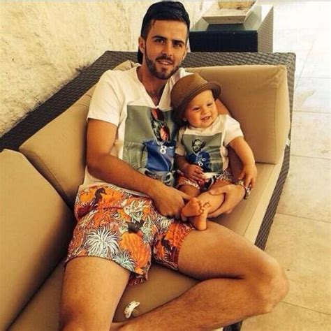 Mes tweets n'engagent que moi. Miralem Pjanic 2018: Girlfriend, net worth, tattoos ...