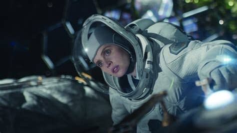 Фелисити джонс, джордж клуни, софи рандл и др. THE MIDNIGHT SKY Fights for Survival in Intense Trailer ...
