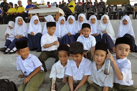 4 latar belakang gagasan ketiga ucapan dasar y.a.b. Jabatan Pendidikan KoKurikulum Cawangan Daerah Tutong ...