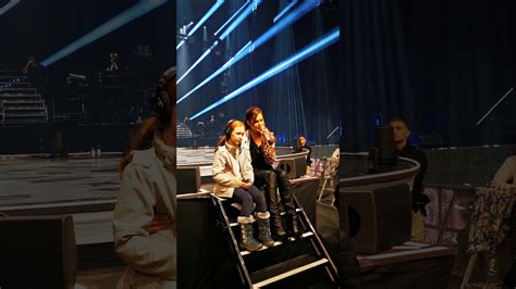 Brausestäbchen, gänsehaut unsre herzen schlugen laut wir waren jung, verliebt und frei sowas geht doch nie vorbei halt mich fest und sag mir. Andrea Berg Soundcheck 31.01 Basel "Jung verliebt und frei ...