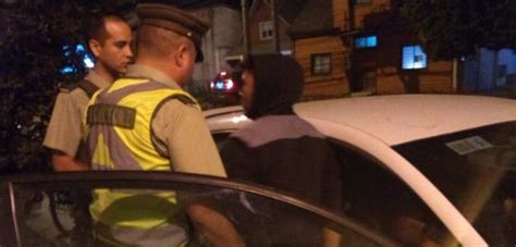 Alcalde de la comuna de recoleta, arquitecto y sociólogo. Joven intenta encender bomba Molotov durante conversatorio ...