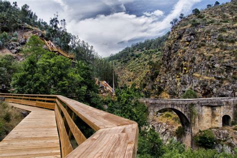 O território arouca geopark é, hoje, um território de turismo ativo. Passadiços do Paiva: a Ponte com chão transparente já está ...