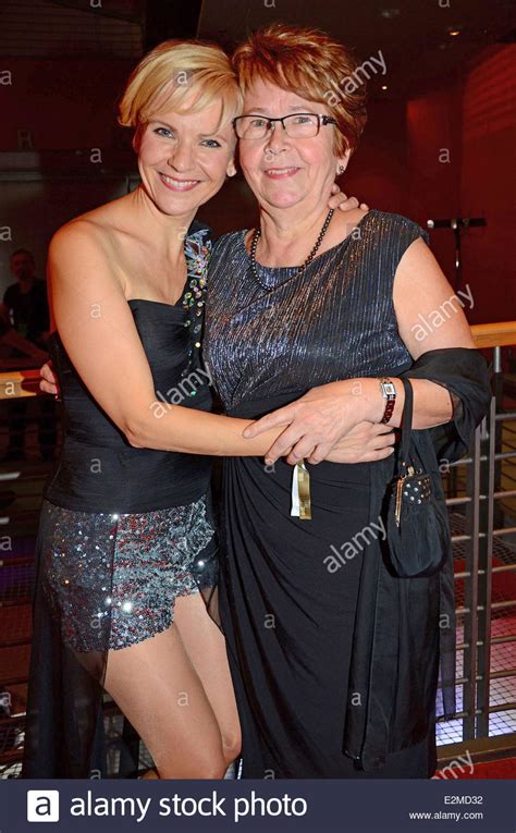 Loewigs vater war monteur, ihre mutter. Andrea Kathrin Loewig And Her Mother Christa At Goldene ...