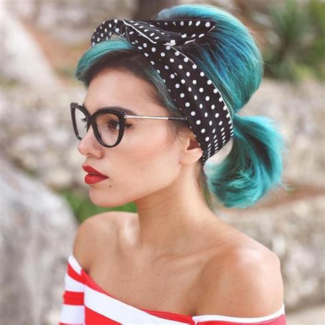 Kurze haare mit haarband 140 rockabilly frisuren. 1001+ inspirierende Ideen für coole Bandana Frisuren