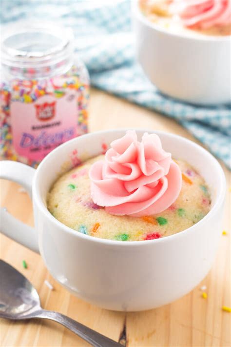 This mug cake is moist, delicious and topped with a lovely vanilla icing that soaks into the cake and infuses it with sweetness! How To Make Homemade Vanilla Mug Cake - Pictures of Cakes ...