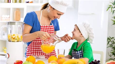 Protein, hem karbonhidrat hem de yağdan daha doyurucudur. Ada Banyak Kalori Tersembunyi di Buku Resep Masakan Anak