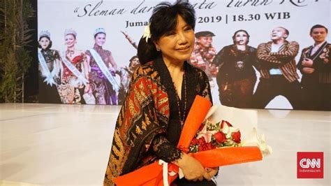 Konsep tabur tuai yang ditanamkan mami ke bunda anne diyakini dengan sangat baik oleh desainer kebaya legendaris indonesia. Ragam Kebaya dalam Peragaan 30 Tahun Anne Avantie