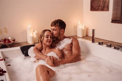 Enjoy and unwind with this romantic and aromatic scent. 31 Fun Activities For Couples To Bond