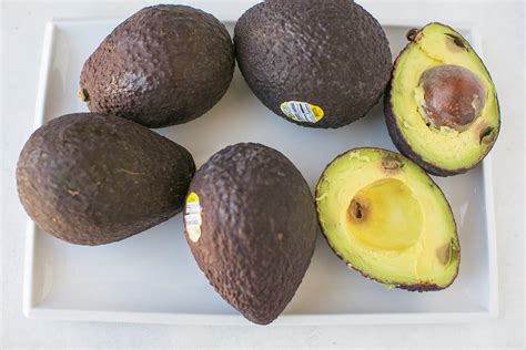 In the 2016/2017 growing season, over 215 million pounds of avocados were produced and the crop was valued at more than $345 million. How to Freeze Ripe Avocados - Clean Eating Kitchen