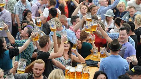 Das haus der kunst in münchen ist eines der großen internationalen ausstellungshäuser. Das sind die ungeschriebenen Bier-Regeln auf der Wiesn ...