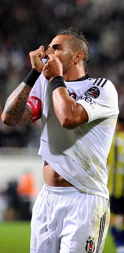 One of the popular professional football player is ricardo andrade quaresma bernardo who is popularly known as ricardo quaresma who plays for turkish club besiktas and the portugal national. RİCARDO QUARESMA GİTMESİN ! İmza Kampanyası