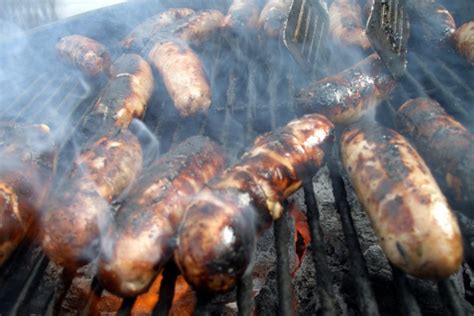 Lengthwise definition, in the direction of the length. Why sausages split lengthways | Experiments | Naked Scientists