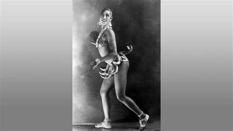 Her father's identity is widely disputed by some, but her estate lists drummer eddie carson as her father. Josephine Baker und der Bananenrock | Leben & Gesellschaft ...