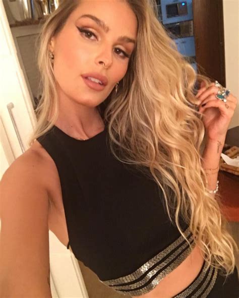 Find yasmin brunet news, videos, and pictures here. Wet Brush Pro: a escova de cabelo preferida de Yasmin ...