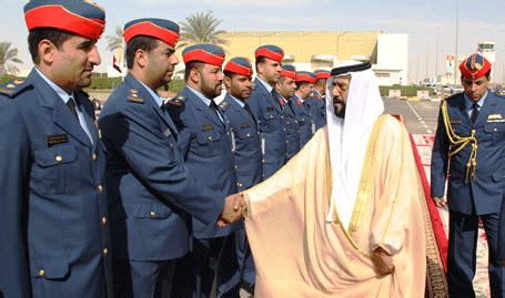 أبوظبي في 8 يونيو / وام / تحت رعاية سمو الشيخ منصور بن زايد آل نهيان نائب رئيس مجلس الوزراء وزير شؤون الرئاسة، نظّمت. سمو الشيخ طحنون بن محمد آل نهيان يشهد حفل تخريج كلية خليفة ...