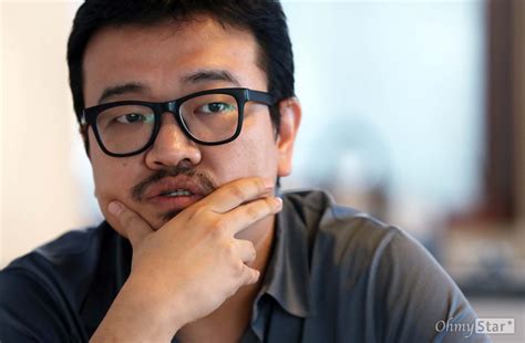 Nov 08, 2021 · 연상호 감독은 굉장히 구체적으로 다양한 방법으로 디스토피아를 그려냈었다. 연상호 " , 원래는 다른 스토리였다" - 오마이스타