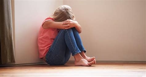 Warto jednak mieć świadomość, że jednym z symptomów charakterystycznych dla depresji dziecięcej jest pogorszenie. Depresja u dzieci - przyczyny, objawy. Jak pomóc? | TVN ...
