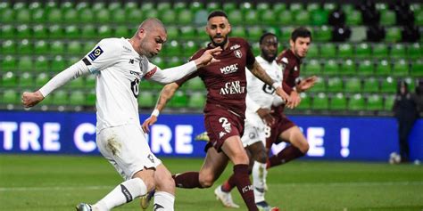 Hâlâ agresif bir şekilde hücum ediyorlar. Lille Metz - Nicolas Pepe Yassine Benzia Lille Metz Ligue ...