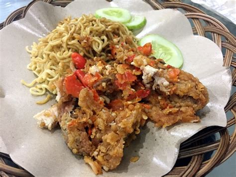 Resep cara membuat ayam geprek mozzarella ala ruben onsu youtube. I Am Geprek Bensu Semarang Spesial Ayam Geprek Keju Mozarella