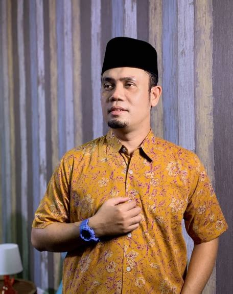 Penonton di studio dan juga penoton di rumah boleh berinteraksi. Ingatkan anak Ustaz tadi. Awet muda isteri Ustaz ...