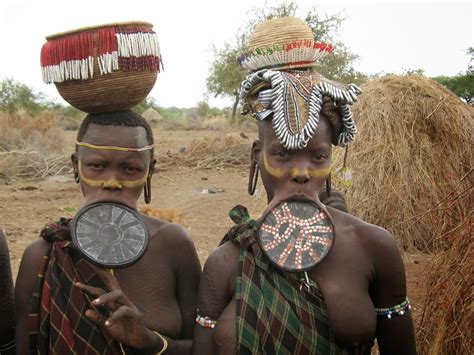 A tribe of burma's kayan ethnic group, known for wearing copper neck rings. Persönlichkeitsveränderung nach Ohrlochstechen (Seite 11 ...