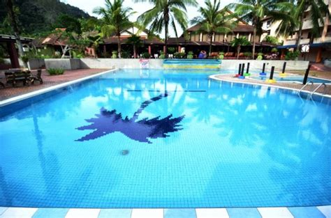 Roboh dan bina, akhirnya siap tersergam indah banglo yang mempunyai kolam renang. Puteri Bayu Beach Resort | Percutian Bajet