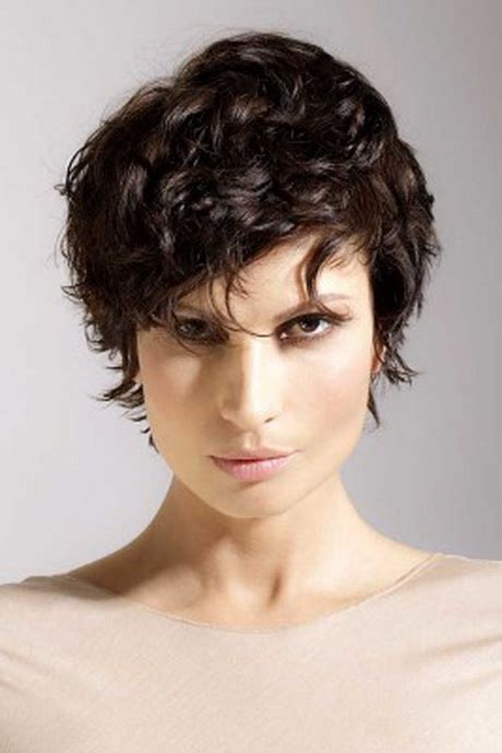 Kurzhaarfrisuren damen mit locken für kurzhaar locken frisuren damen. Kurzhaarfrisur locken damen