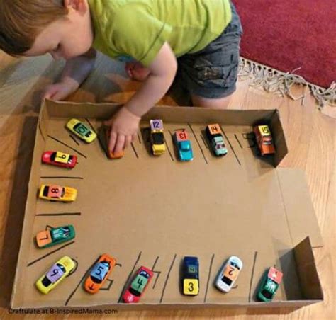 Aprende a reciclar materiales como las tapas para hacer juguetes caseros con los niños. Pensamiento matemático | Juguetes de cartón, Juegos ...
