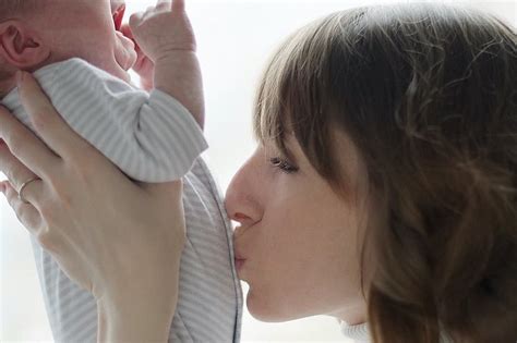 Wie kleinkinder endlich durchschlafen lernen. Mein Baby schreit - wann sollte ich zum Kinderarzt ...