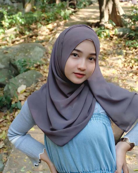 Cewek berhijab cantik selfie di tempat wisata. Tempat dan Spot Selfie Keren Buat Cewek di Instagram - Dzargon