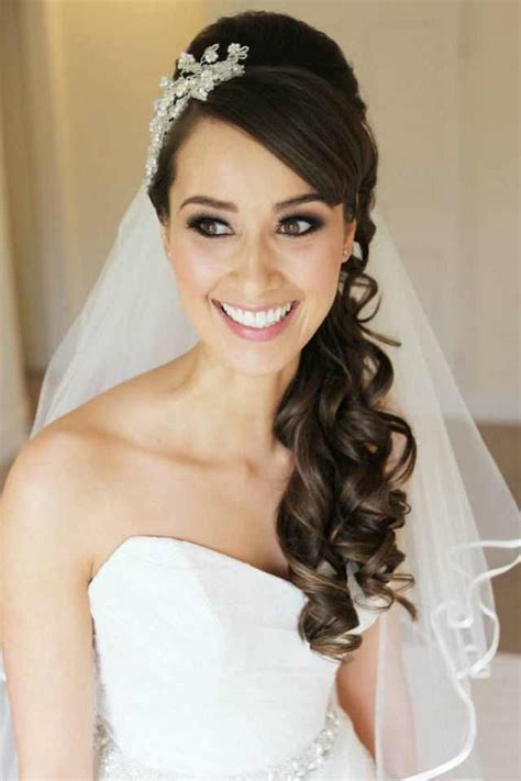 Side swept blonde wedding hairstyle: Hairstyles For Weddings For Romantic Bridal Looks - The Xerxes